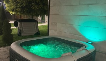 Garni Green House - Pool and Garden
