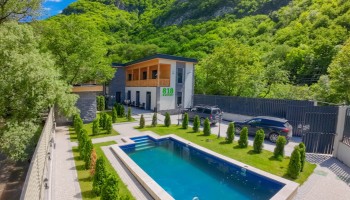 818 - House