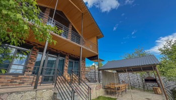 Golden Horizon Lodge