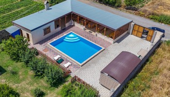 La Maison  - Pool & Garden
