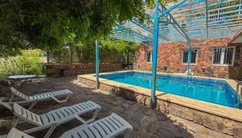 Sumbatyan’s Pool & Garden in Ashtarak
