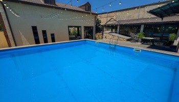 Ejmiatsin Party House - Pool and Garden