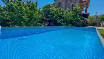 Costa Rica Ashtarak – Pool & Garden