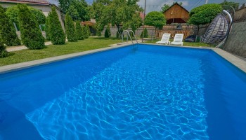 Garni Green House - Pool and Garden