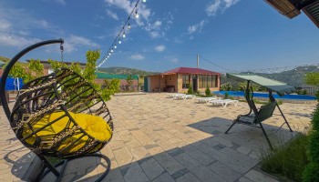Garni Royal Resort - Pool and Garden