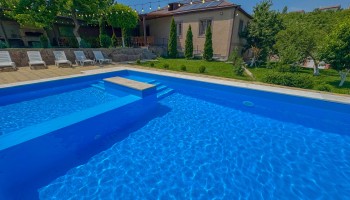 Garni Summer House - Pool and Garden