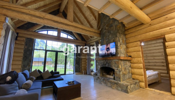 Berloga Log House