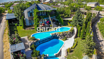 Azure Nurnus – Pool & Villa Garden