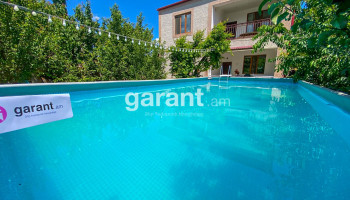 Arzni Verona – Pool & Garden Villa House