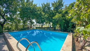 Tigran Forest Street Yerevan - Pool and Garden