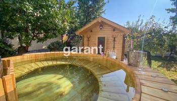 Ejmiatsin Party House - Pool and Garden