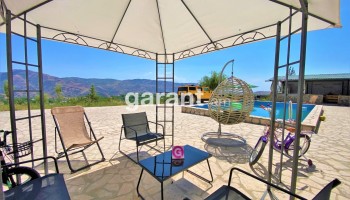 Garni Hills - Pool and Garden