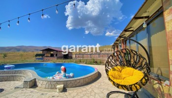 Garni Royal Resort - Pool and Garden