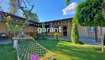 Garni Summer House - Pool and Garden