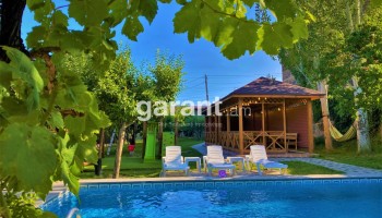 Ashtarak Holiday Villa - Pool and Garden